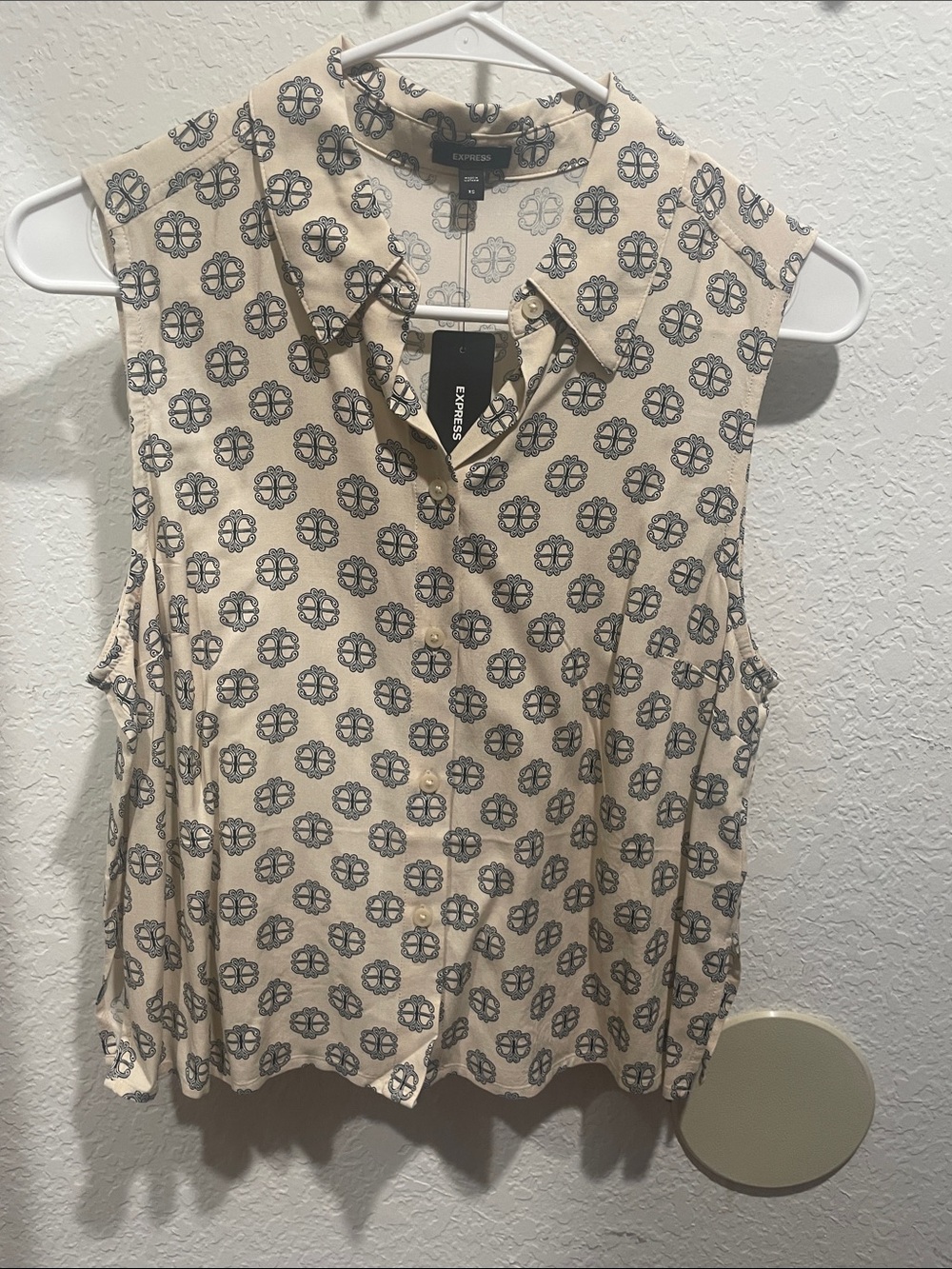 Express Cream Sleeveless Collared Button-Front Top with Black Geometric Print